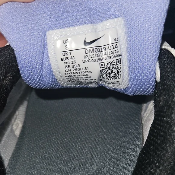 Nike Air Max 90 Gray and Black Sneakers 8 - Picture 6 of 8